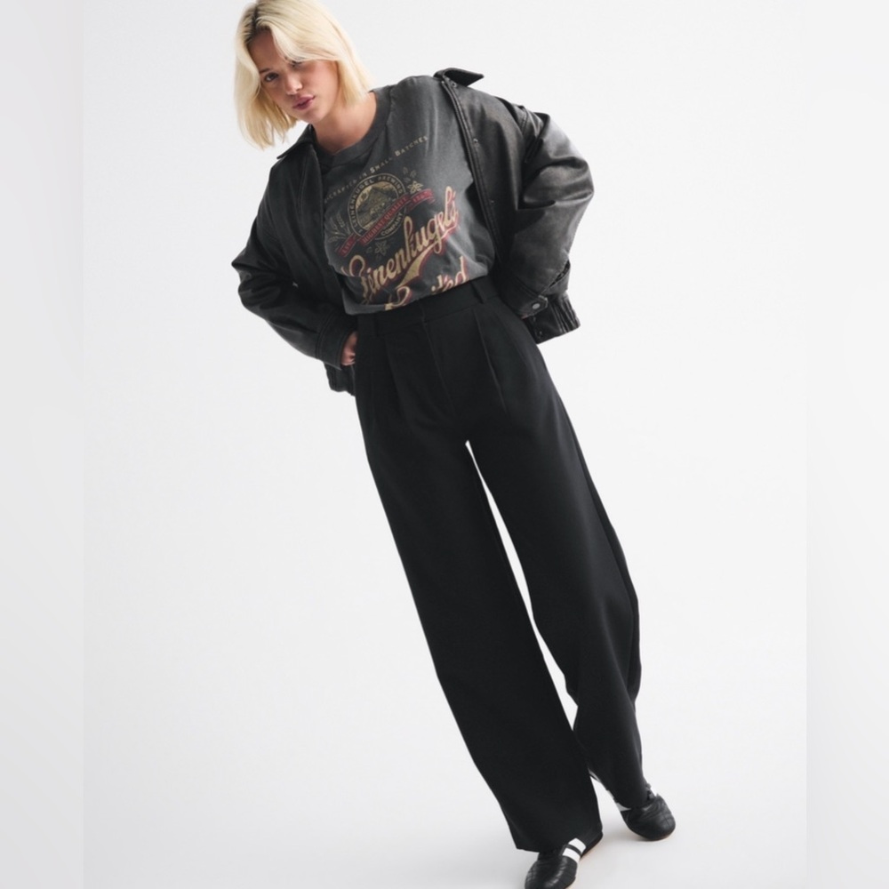 A&F Sloane Tailored Wide Leg Pant in Black